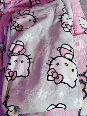Sanrio Hello Kitty Twin size Plush  blanket in Grey and White